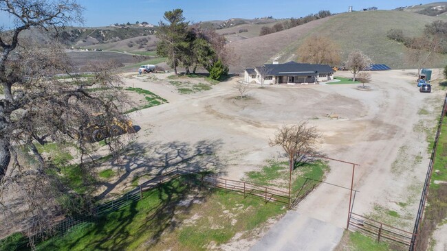 Building Photo - 8850 Rocky Canyon Rd