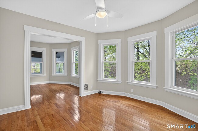 Building Photo - 95 Parrott Ave