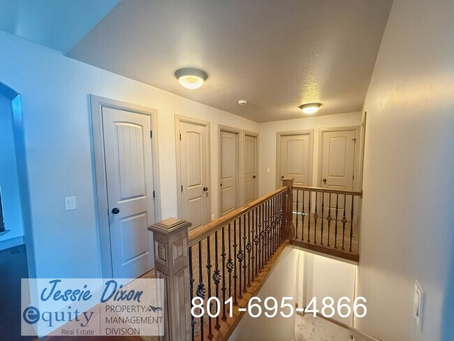 Building Photo - 5725 Brook Cir