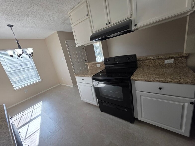 Building Photo - 620 Race St