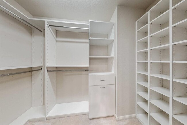 Building Photo - 221 Creek Ridge Ln