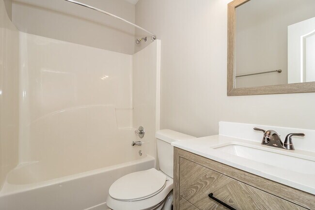 Building Photo - 42 Brookvalley Ct W