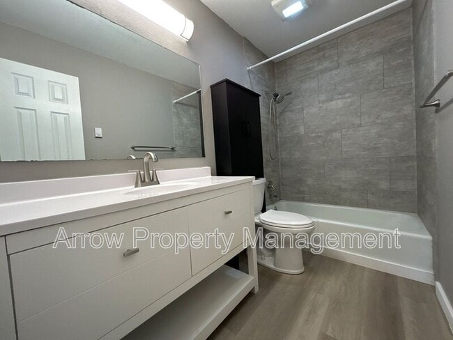 Building Photo - 222 Park Ave