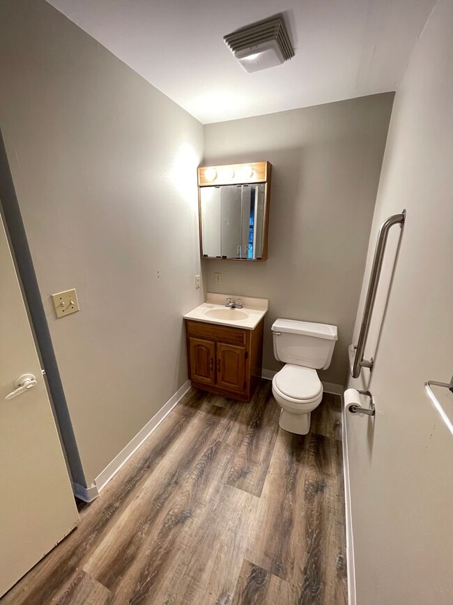 Building Photo - Available June 13th - 4 BED 2 BATH
