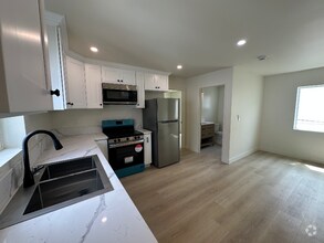 Building Photo - 616 A