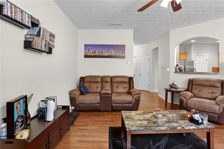 Building Photo - 5556 Cascade Run