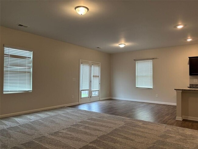 Building Photo - 368 Sinclair Way