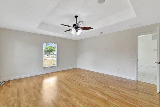 Building Photo - 189 SE Floresta Dr