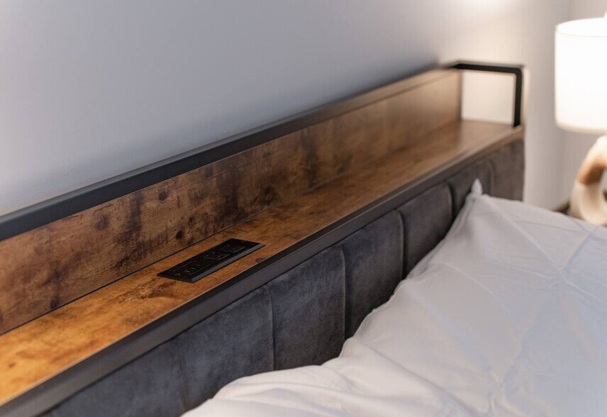 Building Photo - 5842 Leisure Ln