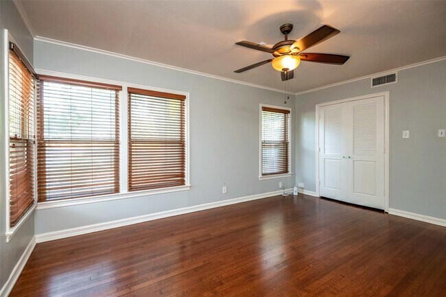 Building Photo - 3605 Park Ridge Blvd