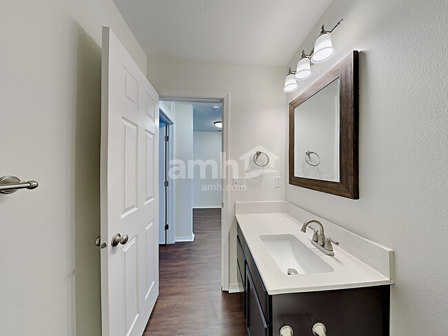 Building Photo - 7769 E Bratton Dr