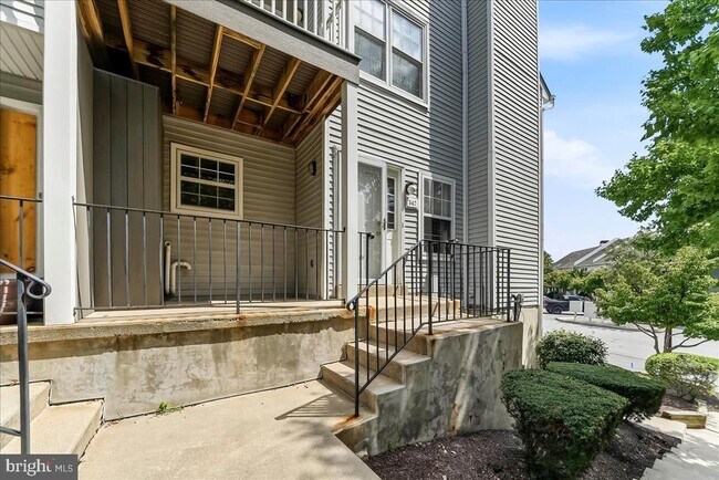Building Photo - 347 Huntington Ct