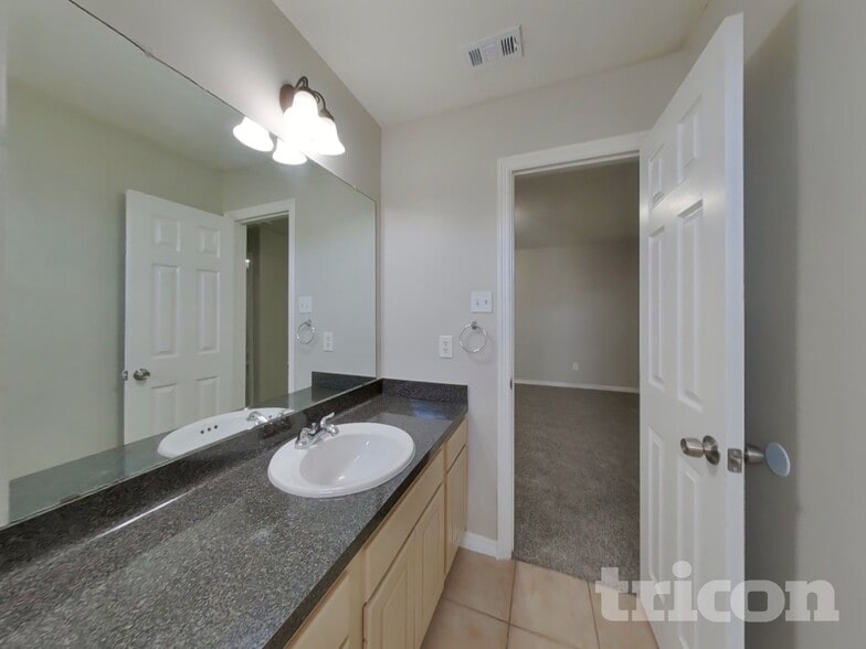 Building Photo - 21214 Peachvine Ln