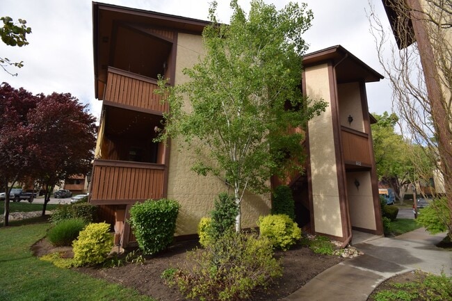 Building Photo - Charming 1 Bed 1 bath Condo in the Heart of Fort Union!!!