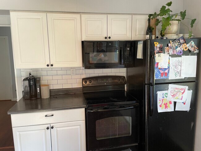 Building Photo - 3124 W Fairview Ave