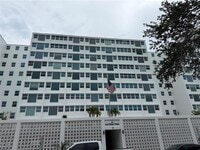 Building Photo - 33 S Gulfstream Ave