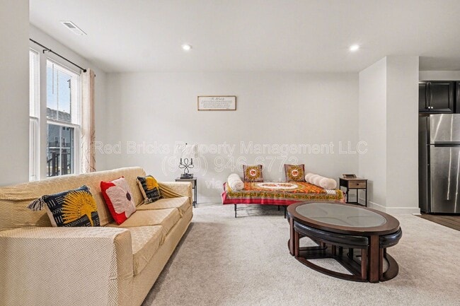 Building Photo - 9306 Mallard Mls Dr