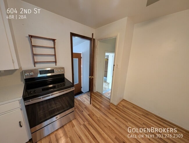 Building Photo - 604 2nd St