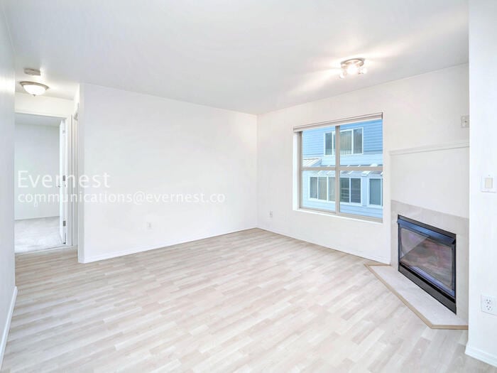 Building Photo - 9520 1st Ave NE