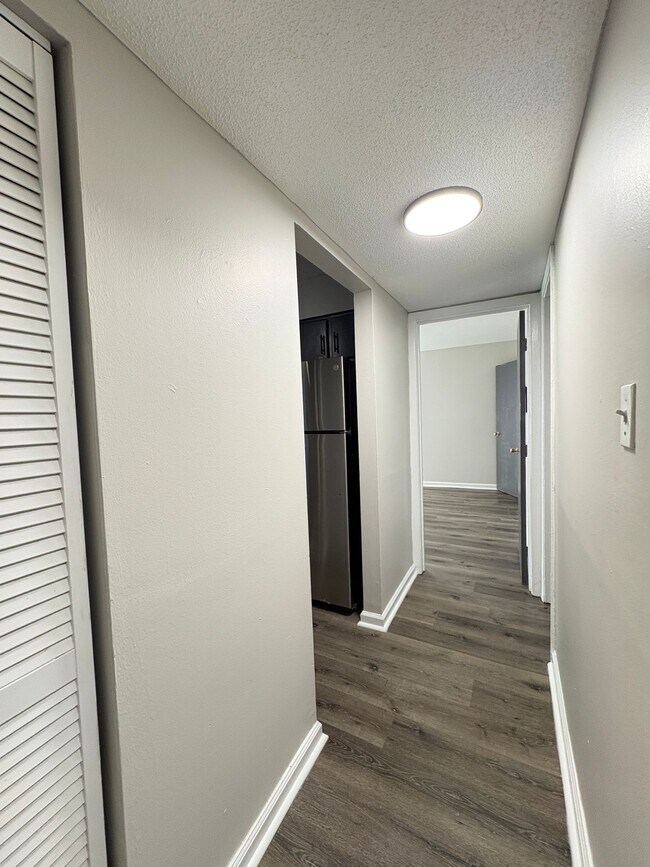 Building Photo - Bellagio West Living I