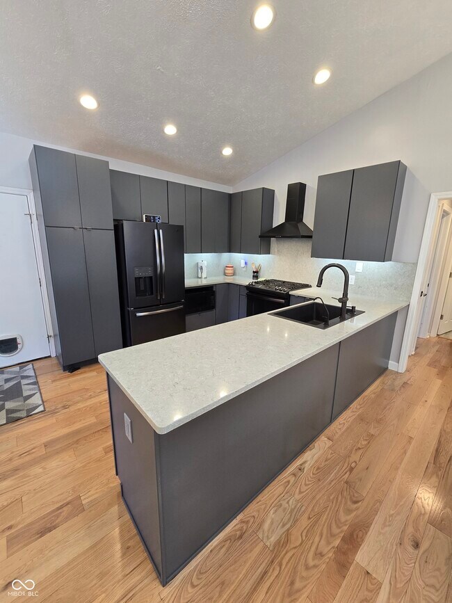 Building Photo - 8198 Foxchase Cir