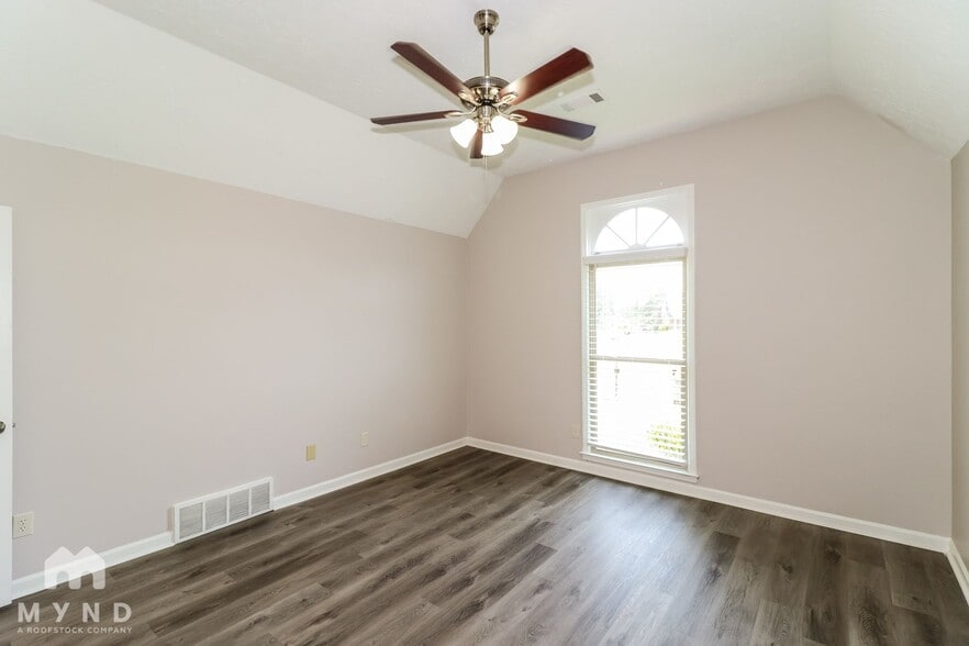 Building Photo - 8994 Fletcher Park Cir N