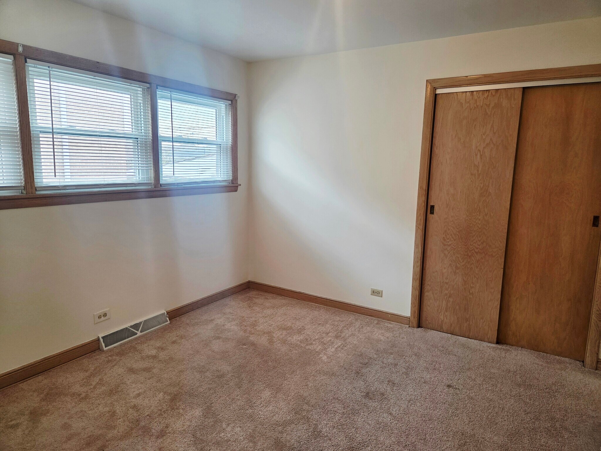 Building Photo - 8537 W Foster Ave