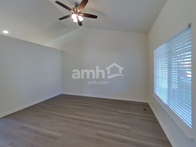 Building Photo - 495 E Whitbeck St