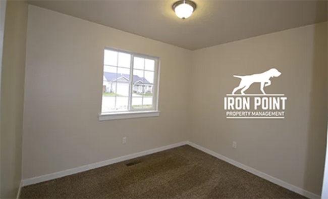 Building Photo - 3bed/2bath w/bonus room, 3 car garage, spl...