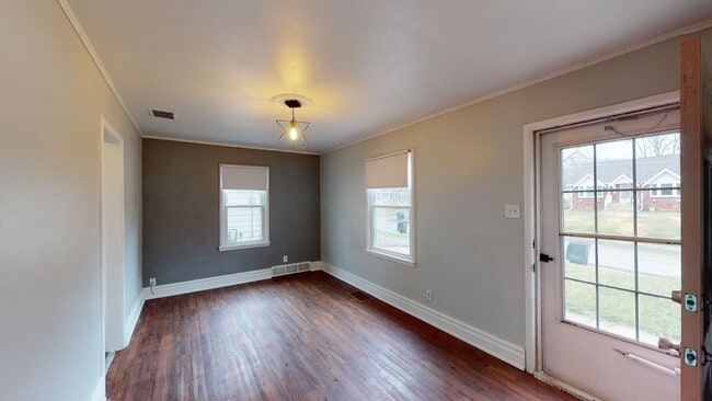 Building Photo - 2 Bed Home in Beaverdale area (Available March 15th)
