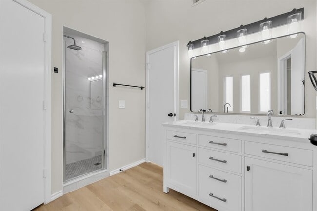 Building Photo - 8691 Pebblebrook Dr