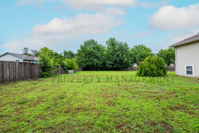 Building Photo - 2013 N Parkridge Ct
