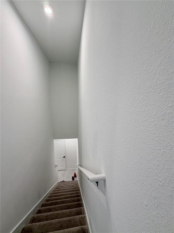 Building Photo - 9855 Walkway Dr