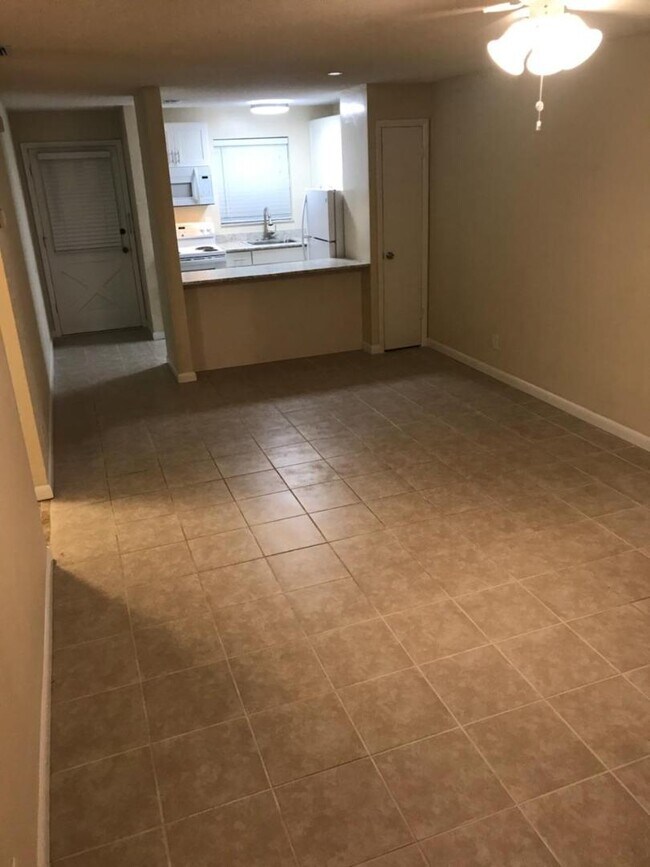 Building Photo - 416 N Grandview Ave