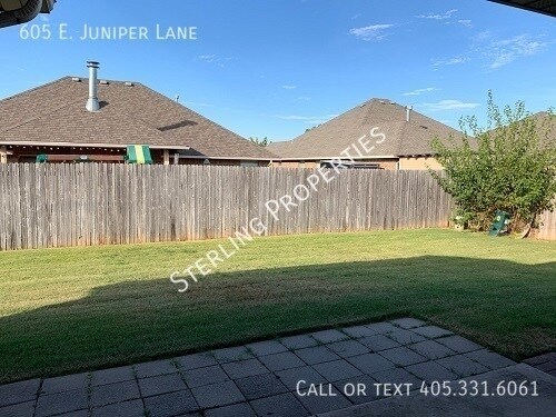 Building Photo - 605 E Juniper Ln