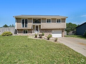 Building Photo - Millard 3 Bed / 2 Bath Split Entry