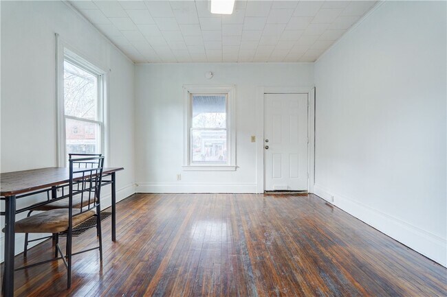 Building Photo - 459 Parsells Ave