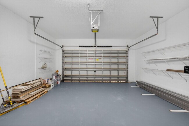 Building Photo - 8873 Via Brilliante