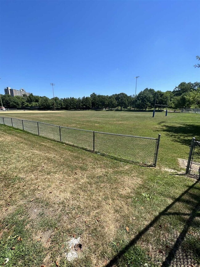 Building Photo - 21 Lincoln Ave