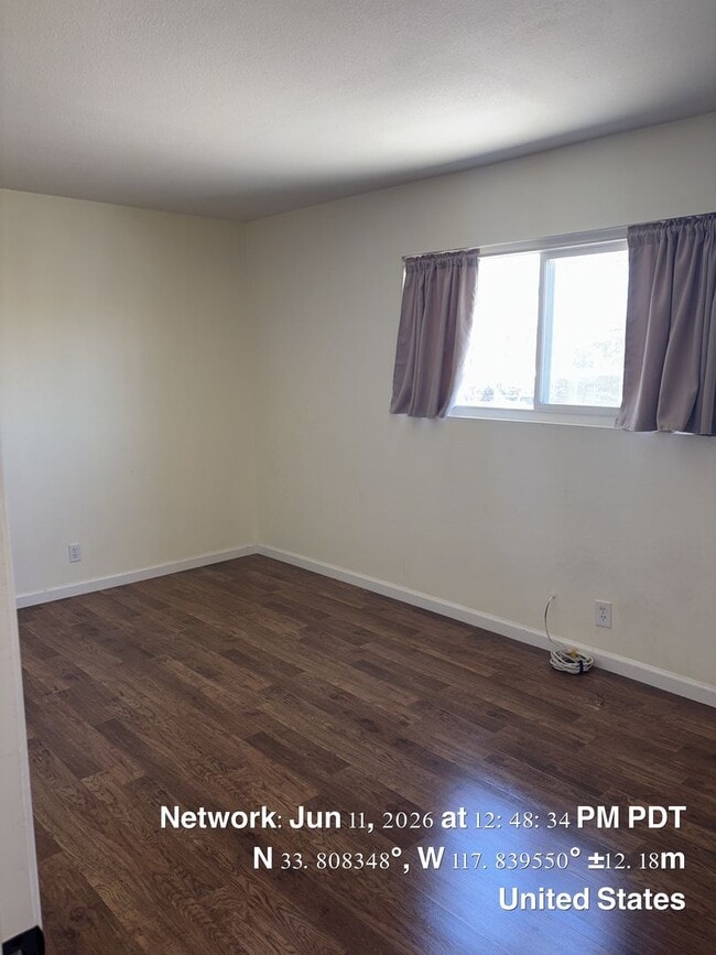 Building Photo - Two bed 1.5 bath townhome available now.