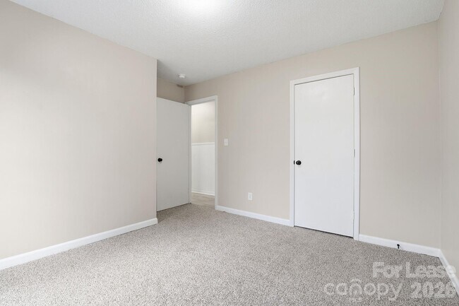 Building Photo - 232 Vista Grande Cir