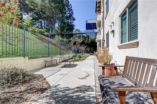Building Photo - 627 Deep Valley Dr