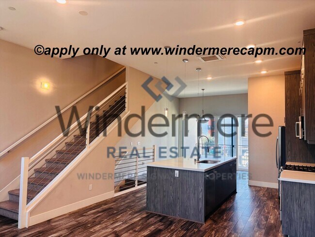 Building Photo - Gorgeous Rare MIDTOWN tri-level Modern home w/ Rooftop Patio!