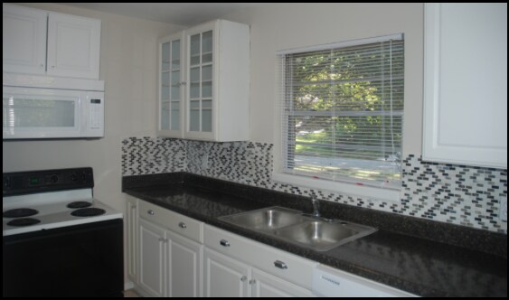 Building Photo - 2038 Dellwood Place