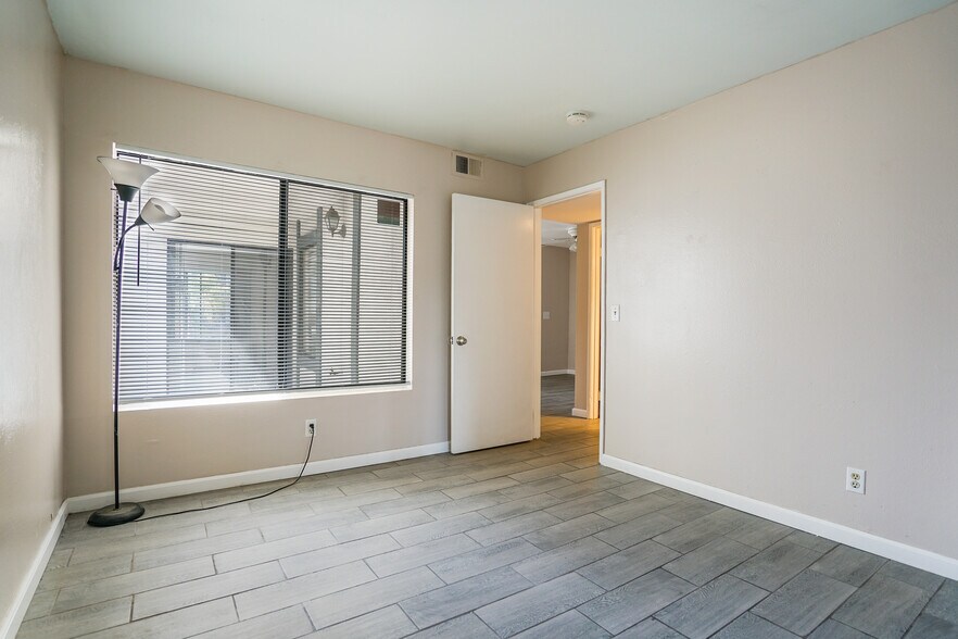 Building Photo - 3018 W Cheryllyn Ln