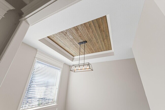 Building Photo - 1605 Labrador Dr