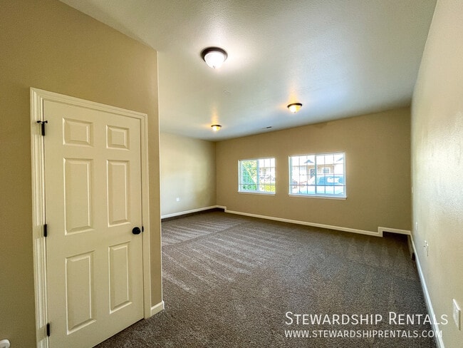 Building Photo - 618 Camden Ln