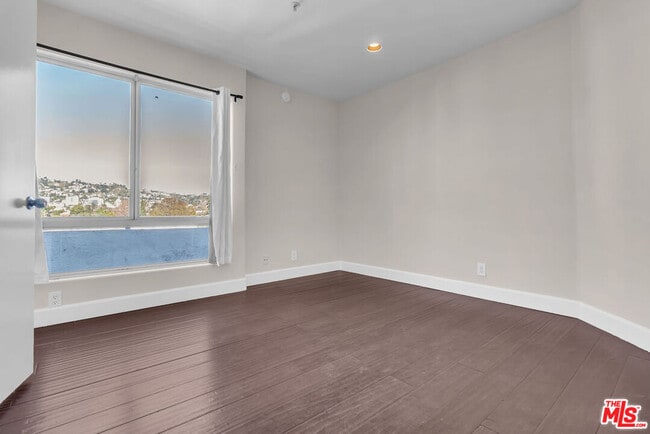 Building Photo - 131 Croft Ave