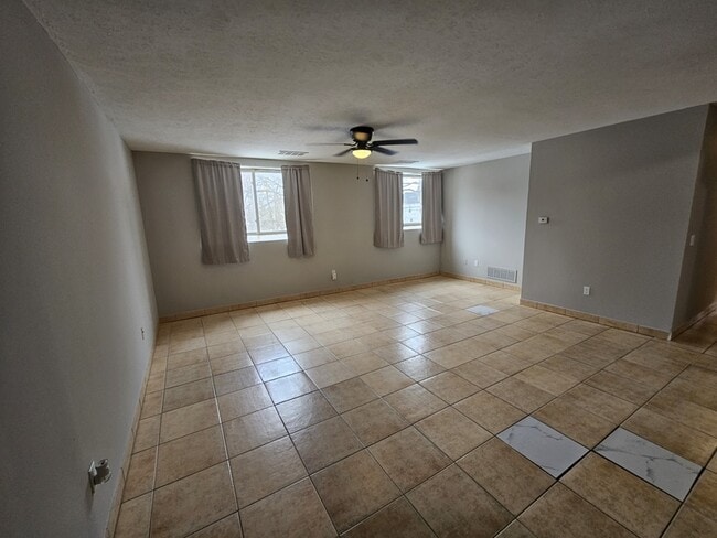 Building Photo - 3009 Pearl Ave