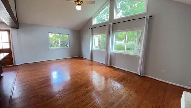 Building Photo - 3 Bedroom, 2 Bath House in Woodbine w/walking trail access